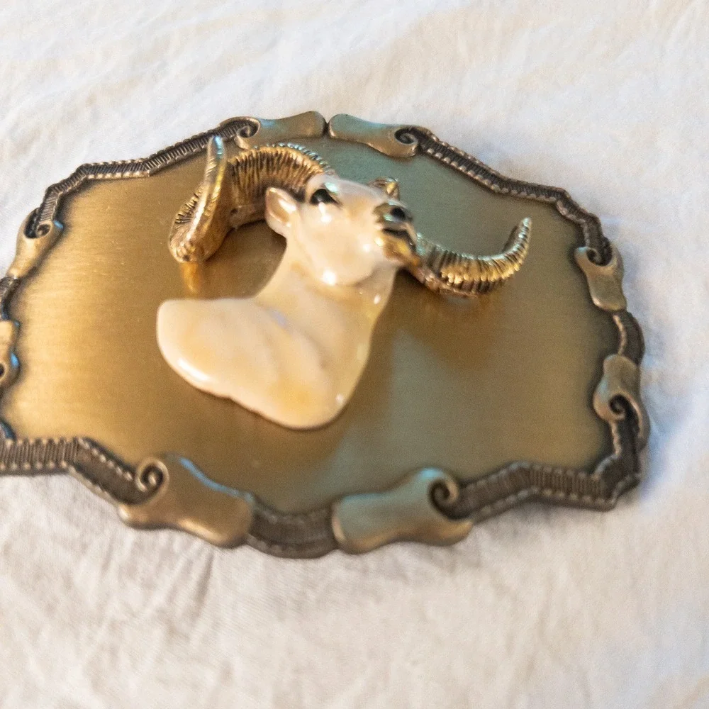 Vintage 1977 Raintree Belt Buckle Gold Ram Outdoors Hunting‎ Sportsman
